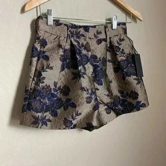 BLANKNYC Floral Pleated Brocade Shorts Size 24 - Picture 6 of 11